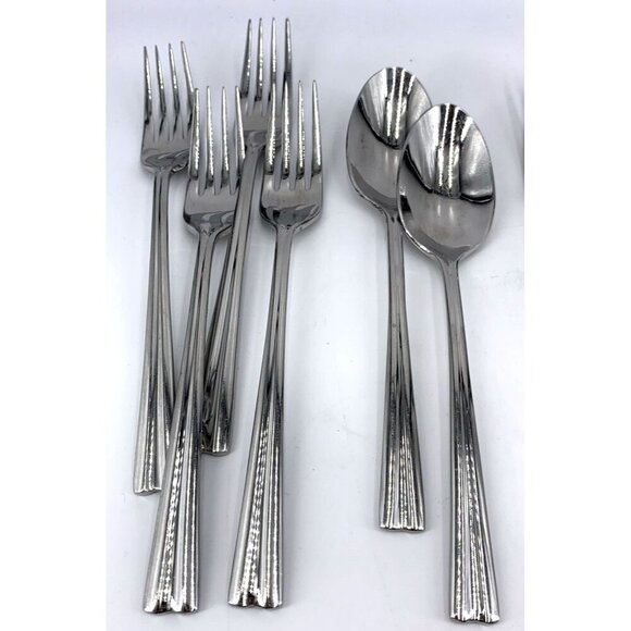 Reed and Barton Stainless Flatware 23 Pieces 18/10 Stainless - Picture 2 of 7